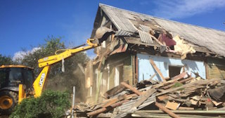 Промышленный демонтаж пристроек к дому в прохладном | Цены от 574 руб. за м2
