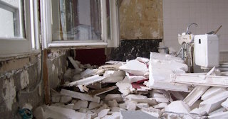 Демонтаж хрущевки в прохладном - удаление старых полов и стен по выгодной цене от 1774 рублей.